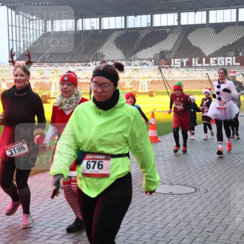07.12.2025 - St. Pauli X-Mass-Run No. 15 Luisa Fischer http://msf.ph/oto/9379439 07.12.2025 10:06:41 Ziel 3196, 676, 16, 969, 399, 394, 893, 93, 2, 3, 34, 127, 148, 180, 187, 424, 468, 562, 676, 805, 834, 893, 967, 969, 1119, 1369, 1479, 1480, 1788, 1789, 1791, 1832, 1937, 1946, 2756, 2757, 2894, 2968, 3093, 3172, 3196, 3213, 3232, 3534, 3535, 3536, 3537, 3812, 3814, 3857, 3859, 3877, 4194, 4195, 4235, 4236, 4237, 4246, 4251, 4459, 4657, 4665, 4670, 4672, 4676, 4677, 4736, 4739 meine-sportfotos.de