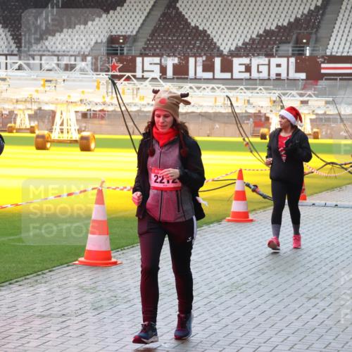 07.12.2025 - St. Pauli X-Mass-Run No. 15 Luisa Fischer http://msf.ph/oto/9379459 07.12.2025 10:34:59 Ziel 2212, 137, 493, 578, 2212, 2639, 3389, 3390, 4276, 4277, 4309, 4310, 4316, 4317, 4336, 4337 meine-sportfotos.de