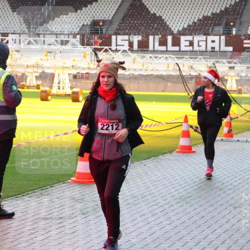 07.12.2025 - St. Pauli X-Mass-Run No. 15 Luisa Fischer http://msf.ph/oto/9379461 07.12.2025 10:34:59 Ziel 15, 2212, 137, 493, 578, 2212, 2639, 3389, 3390, 4276, 4277, 4309, 4310, 4316, 4317, 4336, 4337 meine-sportfotos.de