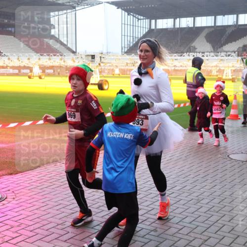 07.12.2025 - St. Pauli X-Mass-Run No. 15 Luisa Fischer http://msf.ph/oto/9379462 07.12.2025 10:06:44 Ziel 4, 969, 3093, 15, 893, 2894, 34, 127, 148, 150, 180, 187, 424, 468, 562, 676, 805, 834, 893, 967, 969, 1119, 1369, 1479, 1480, 1788, 1832, 1937, 1946, 2756, 2757, 2894, 2968, 3093, 3172, 3196, 3213, 3232, 3534, 3535, 3536, 3537, 3812, 3814, 3857, 3859, 3877, 4235, 4236, 4237, 4246, 4251, 4459, 4657, 4665, 4670, 4672, 4676, 4677, 4736, 4739 meine-sportfotos.de