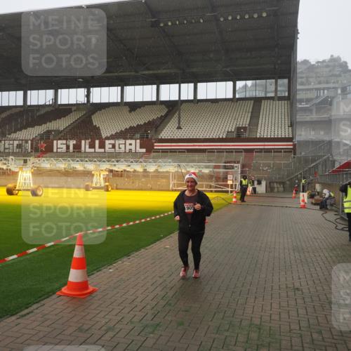 07.12.2025 - St. Pauli X-Mass-Run No. 15 Fabian Wolf http://msf.ph/oto/9379466 07.12.2025 10:07:48 Ziel 1447, 1449, 1905 meine-sportfotos.de