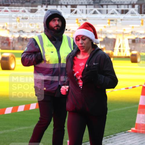 07.12.2025 - St. Pauli X-Mass-Run No. 15 Luisa Fischer http://msf.ph/oto/9379480 07.12.2025 10:35:03 Ziel 6709, 137, 493, 578, 2212, 2639, 3389, 3390, 4276, 4277, 4309, 4310, 4316, 4317, 4336, 4337 meine-sportfotos.de
