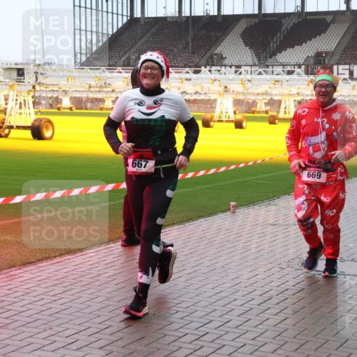 07.12.2025 - St. Pauli X-Mass-Run No. 15 Luisa Fischer http://msf.ph/oto/9379481 07.12.2025 11:11:27 Ziel 667, 669, 29, 48, 122, 411, 660, 667, 669, 697, 698, 745, 777, 787, 788, 812, 815, 817, 832, 841, 909, 1064, 1066, 1145, 1146, 1147, 1380, 1400, 1402, 1518, 1519, 1557, 1565, 1568, 1584, 1619, 1626, 1707, 2258, 2616, 2742, 3124, 3136, 4574, 4801, 4805, 4806, 4810, 4813, 5005, 5006 meine-sportfotos.de