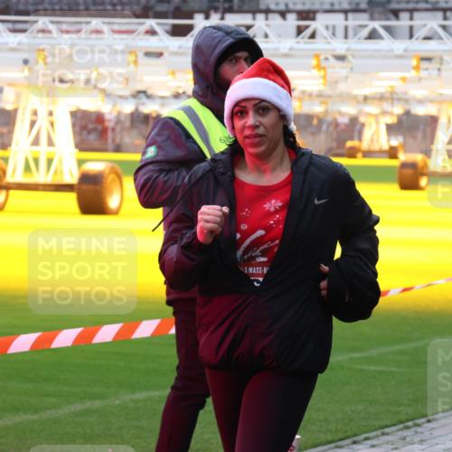 07.12.2025 - St. Pauli X-Mass-Run No. 15 Luisa Fischer http://msf.ph/oto/9379482 07.12.2025 10:35:03 Ziel 137, 493, 578, 2212, 2639, 3389, 3390, 4276, 4277, 4309, 4310, 4316, 4317, 4336, 4337 meine-sportfotos.de