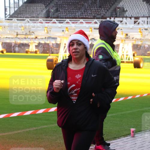 07.12.2025 - St. Pauli X-Mass-Run No. 15 Luisa Fischer http://msf.ph/oto/9379489 07.12.2025 10:35:04 Ziel 137, 493, 578, 2212, 2639, 3389, 3390, 4276, 4277, 4309, 4310, 4316, 4317, 4336, 4337 meine-sportfotos.de