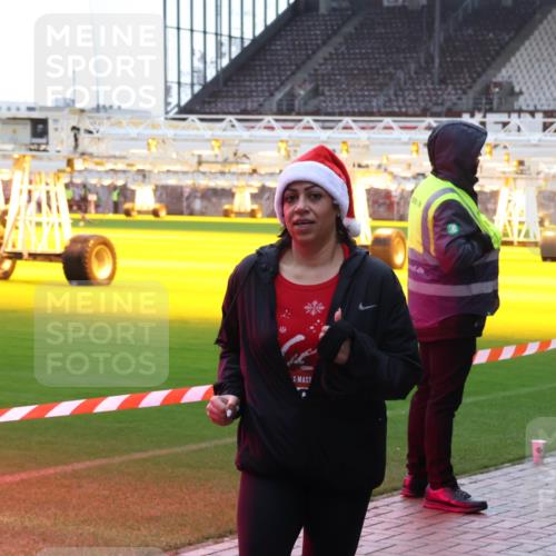 07.12.2025 - St. Pauli X-Mass-Run No. 15 Luisa Fischer http://msf.ph/oto/9379491 07.12.2025 10:35:04 Ziel 137, 493, 578, 2212, 2639, 3389, 3390, 4276, 4277, 4309, 4310, 4316, 4317, 4336, 4337 meine-sportfotos.de