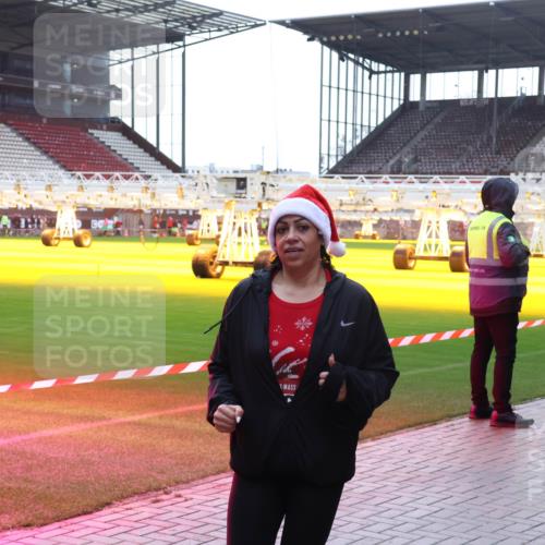 07.12.2025 - St. Pauli X-Mass-Run No. 15 Luisa Fischer http://msf.ph/oto/9379497 07.12.2025 10:35:05 Ziel 137, 493, 578, 2212, 2639, 3389, 3390, 4276, 4277, 4309, 4310, 4316, 4317, 4336, 4337 meine-sportfotos.de