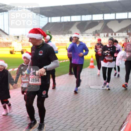 07.12.2025 - St. Pauli X-Mass-Run No. 15 Luisa Fischer http://msf.ph/oto/9379500 07.12.2025 10:06:46 Ziel 3091, 2894, 2366, 34, 127, 148, 150, 180, 187, 424, 468, 562, 676, 805, 834, 893, 967, 969, 1119, 1369, 1479, 1480, 1788, 1832, 1937, 1946, 2756, 2757, 2894, 2968, 3093, 3172, 3196, 3213, 3232, 3534, 3535, 3536, 3537, 3812, 3814, 3857, 3859, 3877, 3970, 3971, 4235, 4236, 4237, 4246, 4251, 4459, 4657, 4665, 4670, 4672, 4676, 4677, 4736, 4739 meine-sportfotos.de