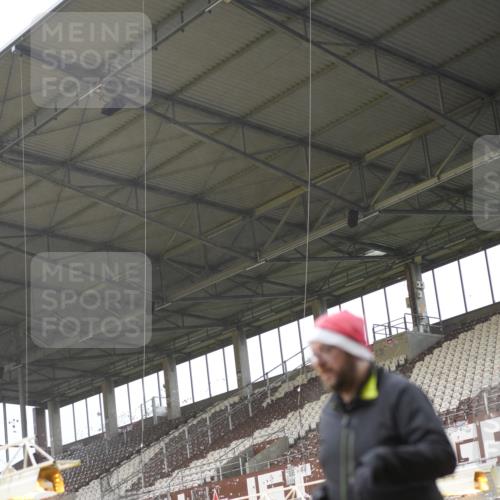 07.12.2025 - St. Pauli X-Mass-Run No. 15 Patografie http://msf.ph/oto/9379503 07.12.2025 10:13:46 Ziel 1699, 2905, 2951, 4371 meine-sportfotos.de