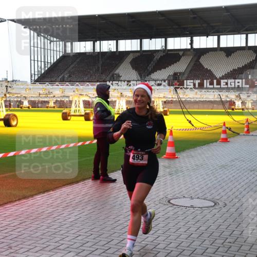 07.12.2025 - St. Pauli X-Mass-Run No. 15 Luisa Fischer http://msf.ph/oto/9379506 07.12.2025 10:35:10 Ziel 493, 137, 493, 561, 578, 2212, 2639, 3389, 3390, 4276, 4277, 4309, 4310, 4316, 4317, 4336, 4337 meine-sportfotos.de