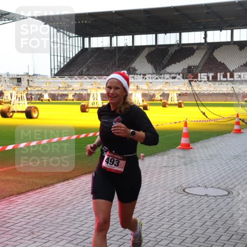 07.12.2025 - St. Pauli X-Mass-Run No. 15 Luisa Fischer http://msf.ph/oto/9379508 07.12.2025 10:35:11 Ziel 15, 493, 438, 137, 493, 561, 578, 2212, 2639, 3389, 3390, 4276, 4277, 4309, 4310, 4316, 4317, 4336, 4337 meine-sportfotos.de