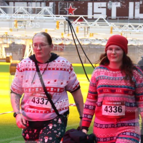 07.12.2025 - St. Pauli X-Mass-Run No. 15 Luisa Fischer http://msf.ph/oto/9379516 07.12.2025 10:35:21 Ziel 15, 317, 4337, 4336, 137, 493, 561, 578, 2353, 2422, 2639, 2857, 2863, 3389, 3390, 4147, 4149, 4276, 4277, 4309, 4310, 4316, 4317, 4336, 4337, 4443, 4772, 4776, 4778, 4779 meine-sportfotos.de
