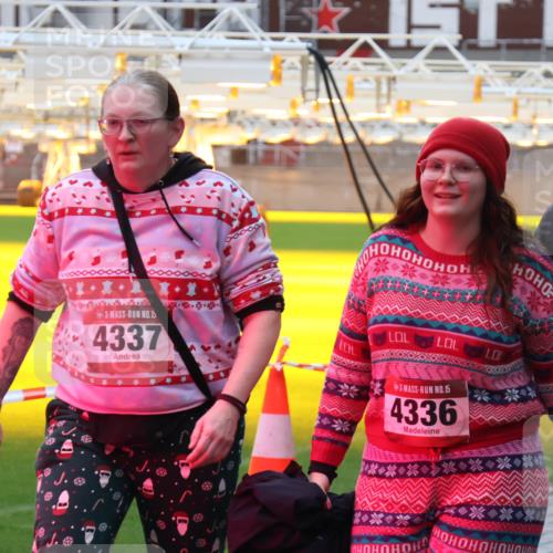 07.12.2025 - St. Pauli X-Mass-Run No. 15 Luisa Fischer http://msf.ph/oto/9379519 07.12.2025 10:35:21 Ziel 15, 4337, 1317, 15, 4336, 137, 493, 561, 578, 2353, 2422, 2639, 2857, 2863, 3389, 3390, 4147, 4149, 4276, 4277, 4309, 4310, 4316, 4317, 4336, 4337, 4443, 4772, 4776, 4778, 4779 meine-sportfotos.de