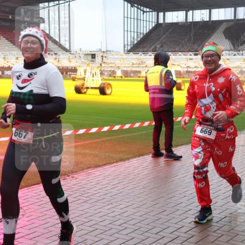 07.12.2025 - St. Pauli X-Mass-Run No. 15 Luisa Fischer http://msf.ph/oto/9379536 07.12.2025 11:11:28 Ziel 667, 15, 669, 29, 48, 122, 411, 660, 667, 669, 697, 698, 745, 777, 787, 788, 812, 815, 817, 832, 841, 909, 1064, 1066, 1145, 1146, 1147, 1380, 1400, 1402, 1518, 1519, 1557, 1565, 1568, 1584, 1619, 1626, 1707, 2258, 2616, 2742, 3124, 3136, 4574, 4801, 4805, 4806, 4810, 4813, 5005, 5006 meine-sportfotos.de