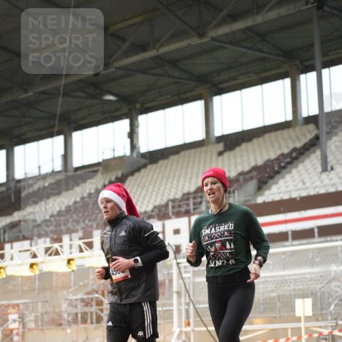 07.12.2025 - St. Pauli X-Mass-Run No. 15 Patografie http://msf.ph/oto/9379539 07.12.2025 10:14:01 Ziel 3243, 4371, 4502, 4526 meine-sportfotos.de