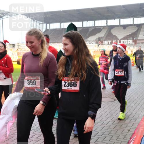 07.12.2025 - St. Pauli X-Mass-Run No. 15 Luisa Fischer http://msf.ph/oto/9379543 07.12.2025 10:06:51 Ziel 15, 94, 15, 399, 2366, 1946, 3877, 34, 127, 148, 150, 180, 187, 424, 468, 562, 676, 805, 834, 893, 967, 969, 1119, 1369, 1479, 1480, 1788, 1832, 1937, 1946, 2756, 2757, 2894, 2968, 3093, 3172, 3196, 3213, 3232, 3330, 3333, 3534, 3535, 3536, 3537, 3812, 3814, 3857, 3859, 3970, 3971, 4235, 4236, 4237, 4246, 4251, 4459, 4657, 4665, 4670, 4672, 4676, 4677, 4736, 4739 meine-sportfotos.de
