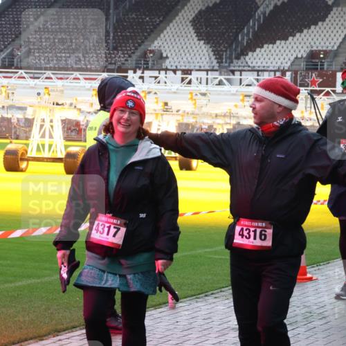 07.12.2025 - St. Pauli X-Mass-Run No. 15 Luisa Fischer http://msf.ph/oto/9379549 07.12.2025 10:35:25 Ziel 15, 4317, 15, 4316, 339, 25, 3389, 137, 493, 561, 578, 2353, 2406, 2422, 2857, 2863, 3389, 3390, 4147, 4149, 4276, 4277, 4309, 4310, 4316, 4317, 4336, 4337, 4443, 4772, 4776, 4778, 4779 meine-sportfotos.de