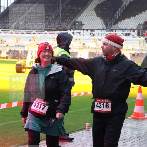 07.12.2025 - St. Pauli X-Mass-Run No. 15 Luisa Fischer http://msf.ph/oto/9379551 07.12.2025 10:35:26 Ziel 15, 4317, 15, 4316, 3390, 137, 493, 561, 578, 2353, 2406, 2422, 2857, 2863, 3224, 3389, 3390, 3721, 4147, 4149, 4276, 4277, 4309, 4310, 4316, 4317, 4336, 4337, 4443, 4772, 4776, 4778, 4779 meine-sportfotos.de