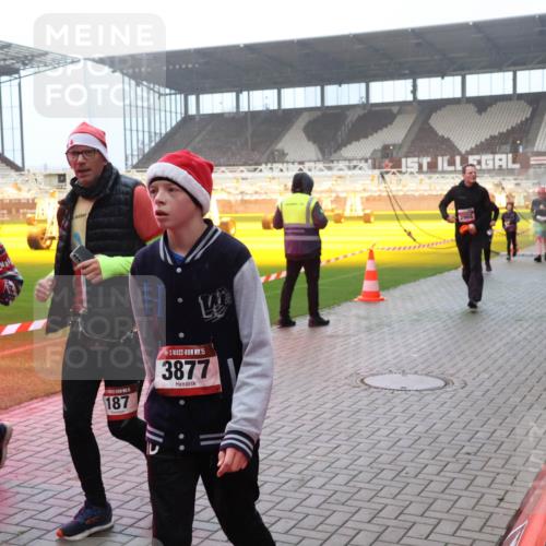07.12.2025 - St. Pauli X-Mass-Run No. 15 Luisa Fischer http://msf.ph/oto/9379563 07.12.2025 10:06:54 Ziel 1946, 187, 15, 3877, 4657, 34, 127, 148, 150, 180, 187, 468, 562, 805, 893, 967, 969, 1007, 1119, 1369, 1479, 1480, 1788, 1832, 1937, 1946, 2129, 2894, 2968, 3093, 3172, 3196, 3213, 3232, 3330, 3333, 3534, 3535, 3536, 3537, 3812, 3814, 3857, 3859, 3970, 3971, 4235, 4236, 4237, 4246, 4251, 4459, 4657, 4665, 4670, 4672, 4676, 4677, 4735, 4736, 4738, 4739 meine-sportfotos.de