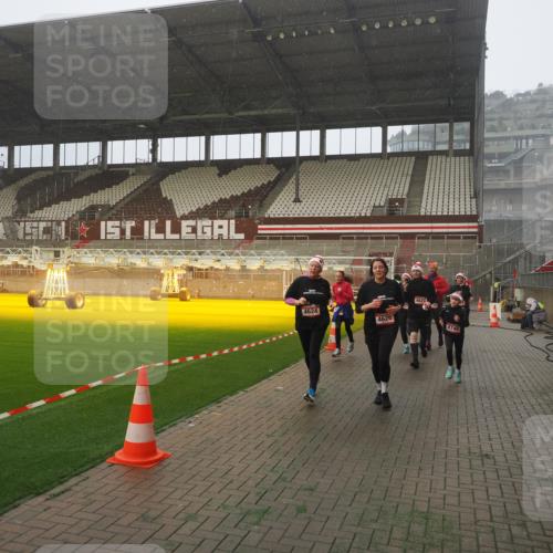 07.12.2025 - St. Pauli X-Mass-Run No. 15 Fabian Wolf http://msf.ph/oto/9379564 07.12.2025 10:08:02 Ziel 2692, 3627, 3628, 4231, 4623, 4624, 4626, 4734, 4737, 4740 meine-sportfotos.de