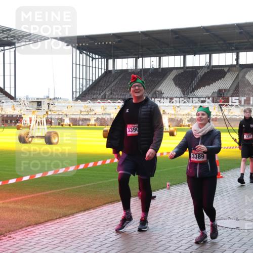 07.12.2025 - St. Pauli X-Mass-Run No. 15 Luisa Fischer http://msf.ph/oto/9379573 07.12.2025 10:35:29 Ziel 3390, 3389, 137, 578, 4309, 137, 493, 561, 578, 2353, 2406, 2422, 2857, 2863, 3224, 3721, 4147, 4149, 4276, 4277, 4309, 4310, 4316, 4317, 4336, 4337, 4443, 4595, 4772, 4776, 4778, 4779 meine-sportfotos.de