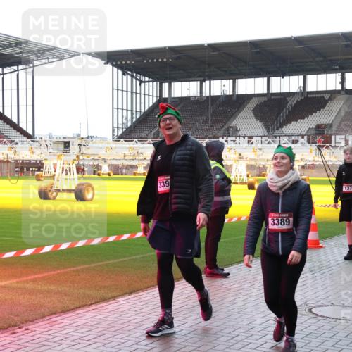 07.12.2025 - St. Pauli X-Mass-Run No. 15 Luisa Fischer http://msf.ph/oto/9379576 07.12.2025 10:35:29 Ziel 339, 3389, 137, 578, 4309, 137, 493, 561, 578, 2353, 2406, 2422, 2857, 2863, 3224, 3721, 4147, 4149, 4276, 4277, 4309, 4310, 4316, 4317, 4336, 4337, 4443, 4595, 4772, 4776, 4778, 4779 meine-sportfotos.de