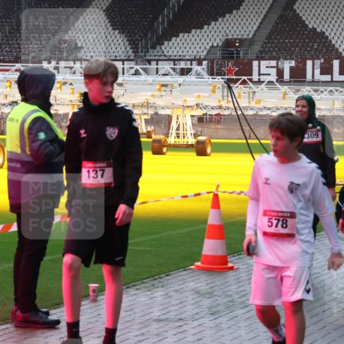07.12.2025 - St. Pauli X-Mass-Run No. 15 Luisa Fischer http://msf.ph/oto/9379590 07.12.2025 10:35:32 Ziel 137, 578, 309, 561, 137, 493, 561, 578, 998, 1100, 1365, 2353, 2406, 2422, 2857, 2863, 3224, 3721, 4147, 4149, 4276, 4277, 4309, 4310, 4443, 4595, 4772, 4776, 4778, 4779 meine-sportfotos.de