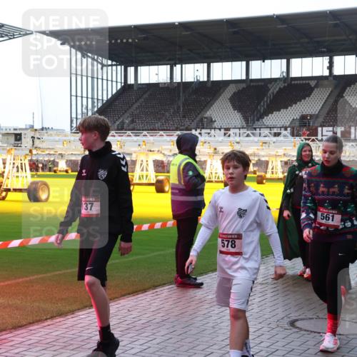 07.12.2025 - St. Pauli X-Mass-Run No. 15 Luisa Fischer http://msf.ph/oto/9379603 07.12.2025 10:35:34 Ziel 15, 137, 578, 561, 4277, 4276, 493, 561, 998, 1100, 1365, 2353, 2406, 2422, 2857, 2863, 3224, 3721, 4147, 4149, 4276, 4277, 4309, 4310, 4443, 4595, 4772, 4776, 4778, 4779 meine-sportfotos.de