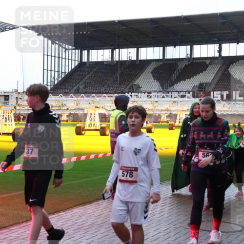 07.12.2025 - St. Pauli X-Mass-Run No. 15 Luisa Fischer http://msf.ph/oto/9379604 07.12.2025 10:35:34 Ziel 37, 578, 56, 4277, 4276, 493, 561, 998, 1100, 1365, 2353, 2406, 2422, 2857, 2863, 3224, 3721, 4147, 4149, 4276, 4277, 4309, 4310, 4443, 4595, 4772, 4776, 4778, 4779 meine-sportfotos.de