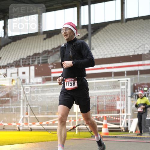 07.12.2025 - St. Pauli X-Mass-Run No. 15 Patografie http://msf.ph/oto/9379614 07.12.2025 10:14:22 Ziel 174, 352, 1158, 2564, 2617, 2618, 2864, 4489, 4545 meine-sportfotos.de