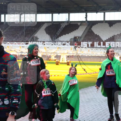 07.12.2025 - St. Pauli X-Mass-Run No. 15 Luisa Fischer http://msf.ph/oto/9379624 07.12.2025 10:35:36 Ziel 4309, 15, 561, 4310, 4277, 4276, 493, 561, 998, 1100, 1365, 2353, 2406, 2422, 2857, 2863, 3224, 3721, 4147, 4149, 4276, 4277, 4309, 4310, 4443, 4595, 4772, 4776, 4778, 4779 meine-sportfotos.de