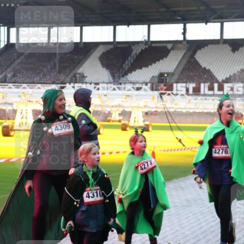 07.12.2025 - St. Pauli X-Mass-Run No. 15 Luisa Fischer http://msf.ph/oto/9379625 07.12.2025 10:35:37 Ziel 115, 4309, 4310, 4277, 4276, 493, 561, 998, 1100, 1365, 2353, 2406, 2422, 2857, 2863, 3224, 3721, 4147, 4149, 4276, 4277, 4309, 4310, 4443, 4595, 4772, 4776, 4778, 4779 meine-sportfotos.de