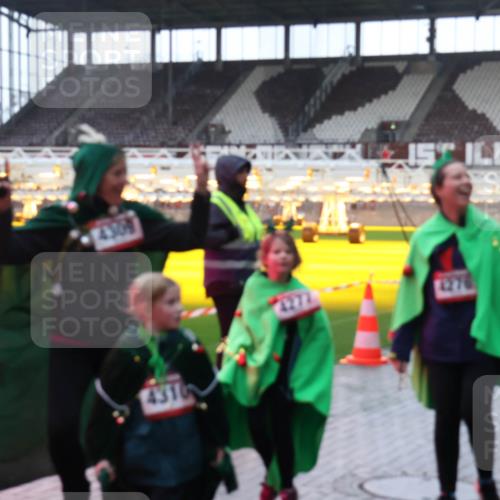 07.12.2025 - St. Pauli X-Mass-Run No. 15 Luisa Fischer http://msf.ph/oto/9379631 07.12.2025 10:35:37 Ziel 4309, 4316, 4274, 4276, 493, 561, 998, 1100, 1365, 2353, 2406, 2422, 2857, 2863, 3224, 3721, 4147, 4149, 4276, 4277, 4309, 4310, 4443, 4595, 4772, 4776, 4778, 4779 meine-sportfotos.de