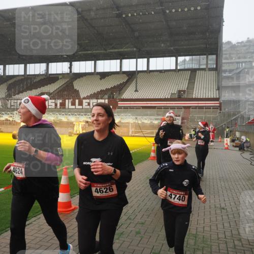 07.12.2025 - St. Pauli X-Mass-Run No. 15 Fabian Wolf http://msf.ph/oto/9379634 07.12.2025 10:08:04 Ziel 2691, 2692, 3627, 3628, 4231, 4623, 4624, 4626, 4734, 4737, 4740 meine-sportfotos.de