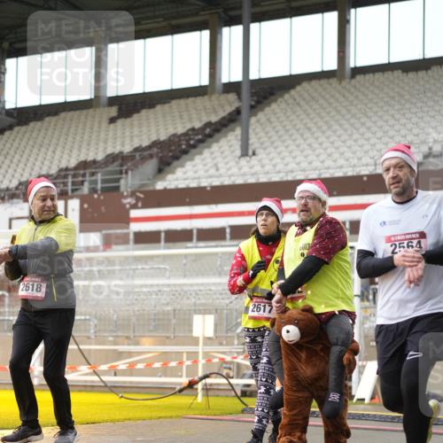 07.12.2025 - St. Pauli X-Mass-Run No. 15 Patografie http://msf.ph/oto/9379637 07.12.2025 10:14:26 Ziel 352, 1158, 2564, 2617, 2618, 2864, 4489, 4508, 4545 meine-sportfotos.de