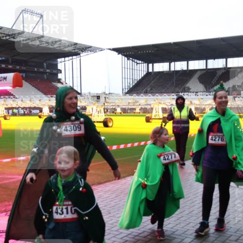 07.12.2025 - St. Pauli X-Mass-Run No. 15 Luisa Fischer http://msf.ph/oto/9379644 07.12.2025 10:35:39 Ziel 4309, 4310, 4277, 4276, 493, 561, 998, 1100, 1365, 2353, 2406, 2422, 2857, 2863, 3224, 3721, 4147, 4149, 4276, 4277, 4309, 4310, 4443, 4595, 4772, 4776, 4778, 4779 meine-sportfotos.de