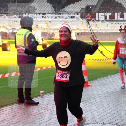07.12.2025 - St. Pauli X-Mass-Run No. 15 Luisa Fischer http://msf.ph/oto/9379651 07.12.2025 10:35:51 Ziel 4443, 4443, 15, 2863, 561, 998, 1100, 1365, 1822, 2353, 2406, 2422, 2857, 2863, 3224, 3721, 4147, 4149, 4443, 4595, 4772, 4776, 4778, 4779 meine-sportfotos.de
