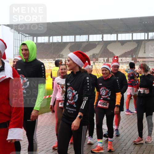 07.12.2025 - St. Pauli X-Mass-Run No. 15 Luisa Fischer http://msf.ph/oto/9379660 07.12.2025 10:07:24 Ziel 4552, 45, 4560, 3970, 3971, 150, 217, 366, 421, 562, 792, 867, 972, 975, 1007, 1103, 1505, 1572, 1735, 1736, 2129, 2983, 3189, 3330, 3333, 3414, 3945, 3970, 3971, 4354, 4459, 4735, 4738 meine-sportfotos.de