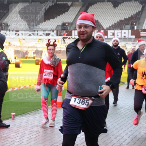 07.12.2025 - St. Pauli X-Mass-Run No. 15 Luisa Fischer http://msf.ph/oto/9379667 07.12.2025 10:35:54 Ziel 4595, 15, 95, 4443, 1365, 998, 1772, 561, 998, 1100, 1365, 1822, 2353, 2406, 2422, 2857, 2863, 3224, 3721, 4034, 4147, 4149, 4443, 4595, 4772, 4776, 4778, 4779 meine-sportfotos.de