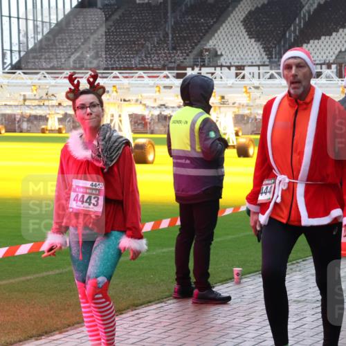 07.12.2025 - St. Pauli X-Mass-Run No. 15 Luisa Fischer http://msf.ph/oto/9379681 07.12.2025 10:35:56 Ziel 4443, 15, 4443, 444, 76, 561, 998, 1100, 1365, 1822, 2353, 2406, 2422, 2489, 2857, 2863, 3224, 3721, 4034, 4147, 4149, 4443, 4595, 4772, 4776, 4778, 4779 meine-sportfotos.de