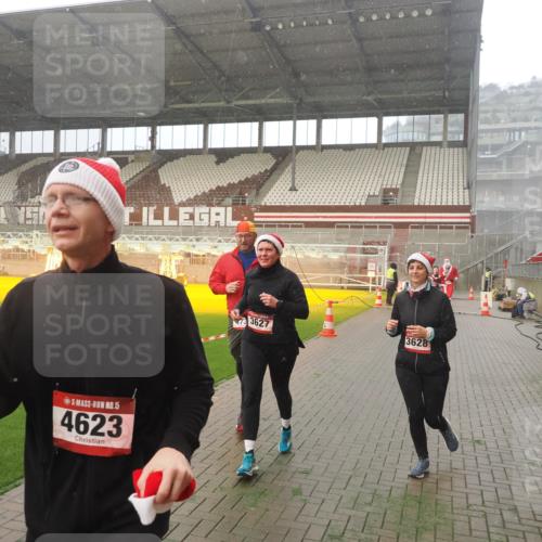 07.12.2025 - St. Pauli X-Mass-Run No. 15 Fabian Wolf http://msf.ph/oto/9379683 07.12.2025 10:08:06 Ziel 2691, 2692, 3627, 3628, 4231, 4623, 4624, 4626, 4734, 4737, 4740 meine-sportfotos.de