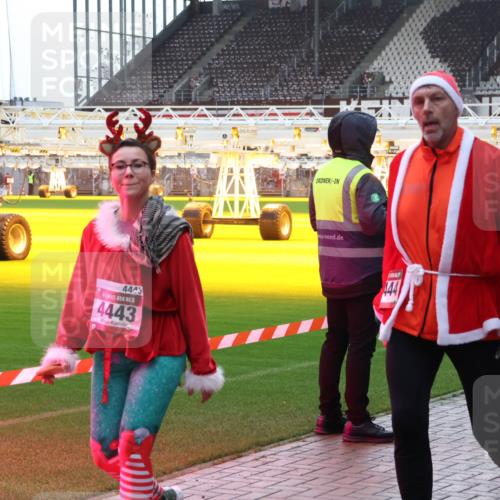 07.12.2025 - St. Pauli X-Mass-Run No. 15 Luisa Fischer http://msf.ph/oto/9379684 07.12.2025 10:35:56 Ziel 4443, 15, 4443, 444, 5, 776, 561, 998, 1100, 1365, 1822, 2353, 2406, 2422, 2489, 2857, 2863, 3224, 3721, 4034, 4147, 4149, 4443, 4595, 4772, 4776, 4778, 4779 meine-sportfotos.de