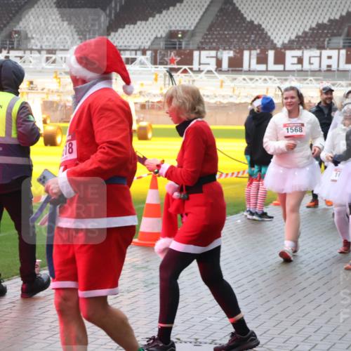 07.12.2025 - St. Pauli X-Mass-Run No. 15 Luisa Fischer http://msf.ph/oto/9379693 07.12.2025 11:11:51 Ziel 18, 1568, 787, 48, 171, 182, 190, 411, 660, 667, 669, 689, 690, 697, 698, 777, 787, 788, 812, 815, 817, 832, 841, 909, 1145, 1146, 1147, 1309, 1321, 1518, 1519, 1557, 1565, 1568, 1589, 1619, 1707, 1711, 1714, 1767, 1770, 2258, 2742, 4801, 4805, 4806, 4810, 4813, 5005, 5006 meine-sportfotos.de