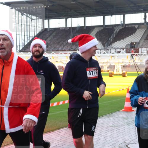 07.12.2025 - St. Pauli X-Mass-Run No. 15 Luisa Fischer http://msf.ph/oto/9379703 07.12.2025 10:35:58 Ziel 444, 4779, 5, 4772, 998, 1100, 1365, 1822, 2353, 2406, 2422, 2489, 2857, 2863, 3224, 3721, 4034, 4147, 4149, 4443, 4595, 4772, 4776, 4778, 4779 meine-sportfotos.de