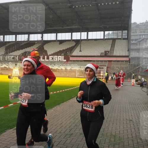 07.12.2025 - St. Pauli X-Mass-Run No. 15 Fabian Wolf http://msf.ph/oto/9379713 07.12.2025 10:08:07 Ziel 2691, 2692, 3627, 3628, 4231, 4623, 4624, 4626, 4734, 4737, 4740 meine-sportfotos.de