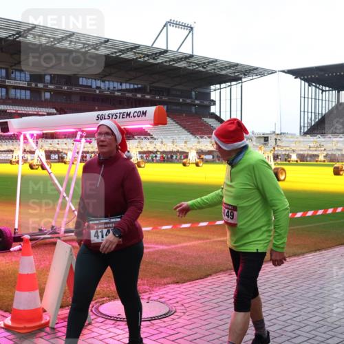 07.12.2025 - St. Pauli X-Mass-Run No. 15 Luisa Fischer http://msf.ph/oto/9379731 07.12.2025 10:36:06 Ziel 15, 414, 149, 350, 998, 1100, 1365, 1822, 2353, 2406, 2489, 3224, 3476, 3721, 4034, 4147, 4149, 4595, 4772, 4776, 4778, 4779 meine-sportfotos.de