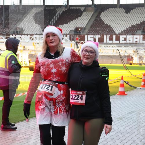 07.12.2025 - St. Pauli X-Mass-Run No. 15 Luisa Fischer http://msf.ph/oto/9379743 07.12.2025 10:36:10 Ziel 15, 3721, 15, 3224, 10, 350, 998, 1100, 1365, 1822, 2406, 2489, 3224, 3476, 3721, 4034, 4595 meine-sportfotos.de