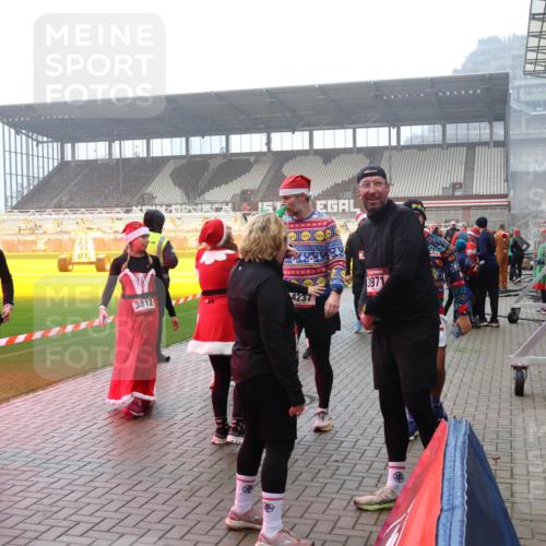 07.12.2025 - St. Pauli X-Mass-Run No. 15 Luisa Fischer http://msf.ph/oto/9379749 07.12.2025 10:07:34 Ziel 4235, 3812, 4237, 8971, 217, 256, 265, 272, 366, 421, 517, 657, 685, 716, 767, 792, 867, 972, 975, 1007, 1103, 1187, 1234, 1505, 1572, 1735, 1736, 2129, 2983, 3189, 3330, 3333, 3414, 3945, 4354, 4735, 4738 meine-sportfotos.de