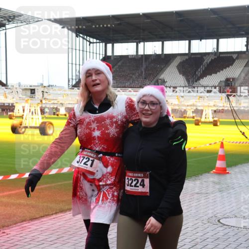 07.12.2025 - St. Pauli X-Mass-Run No. 15 Luisa Fischer http://msf.ph/oto/9379753 07.12.2025 10:36:11 Ziel 15, 3721, 15, 3224, 350, 998, 1100, 1365, 1822, 2406, 2489, 3224, 3476, 3721, 4034, 4595 meine-sportfotos.de