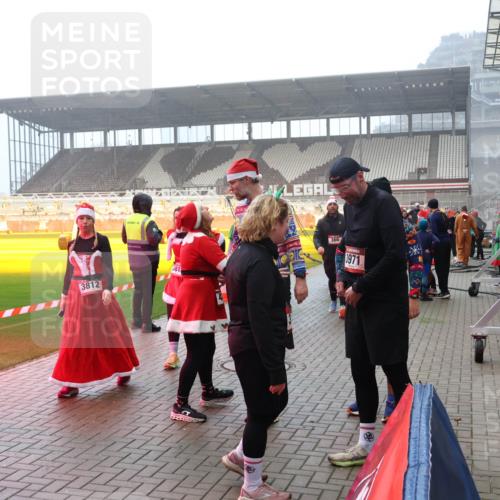 07.12.2025 - St. Pauli X-Mass-Run No. 15 Luisa Fischer http://msf.ph/oto/9379754 07.12.2025 10:07:35 Ziel 4235, 3812, 581, 366, 3971, 217, 256, 265, 272, 366, 421, 517, 657, 685, 716, 767, 792, 867, 972, 975, 1007, 1103, 1187, 1234, 1505, 1572, 1735, 1736, 2129, 2983, 3189, 3330, 3333, 3414, 3945, 4354, 4735, 4738 meine-sportfotos.de
